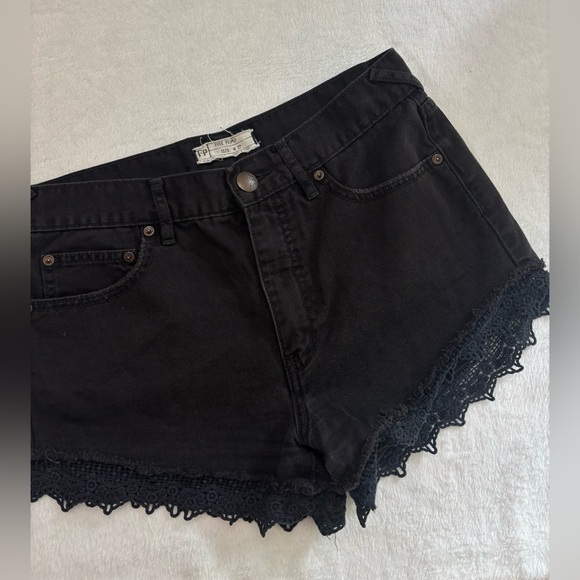 Free People Black Denim Shorts with Lace Trim – Size 27 - Picture 1 of 3